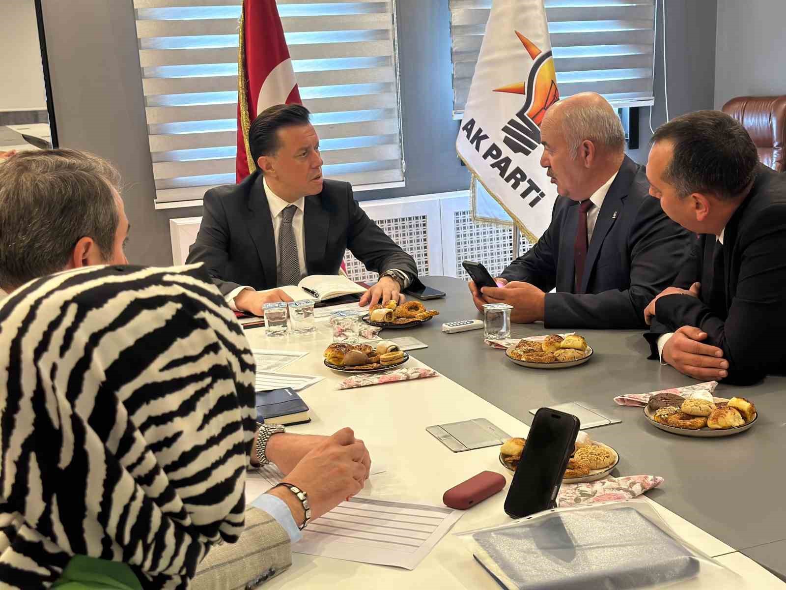 milletvekili-hatipoglu-halk-gununde-vatandaslarin-talebini-dinledi