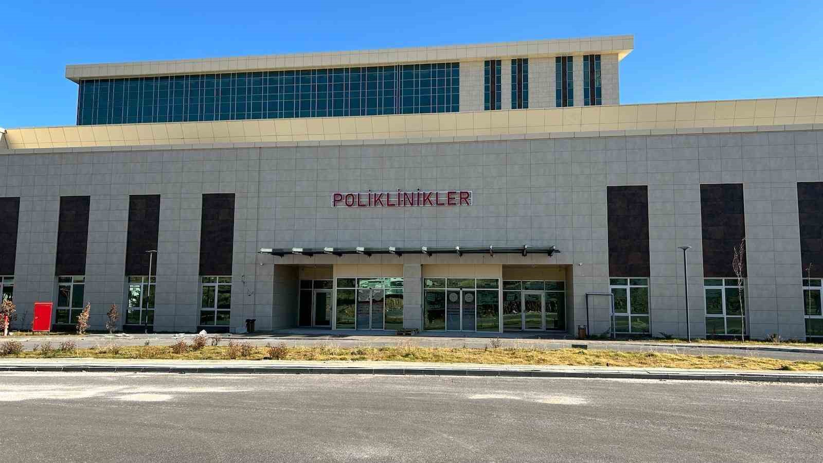 nigde-egitim-ve-arastirma-hastanesinde-yeni-uzman-doktorlar-goreve-basladi