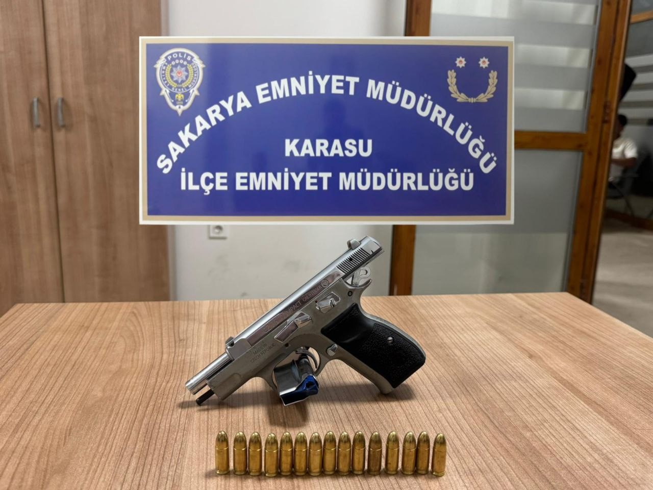 suphe-uzerine-durduruldu-ustunden-ruhsatsiz-tabanca-cikti