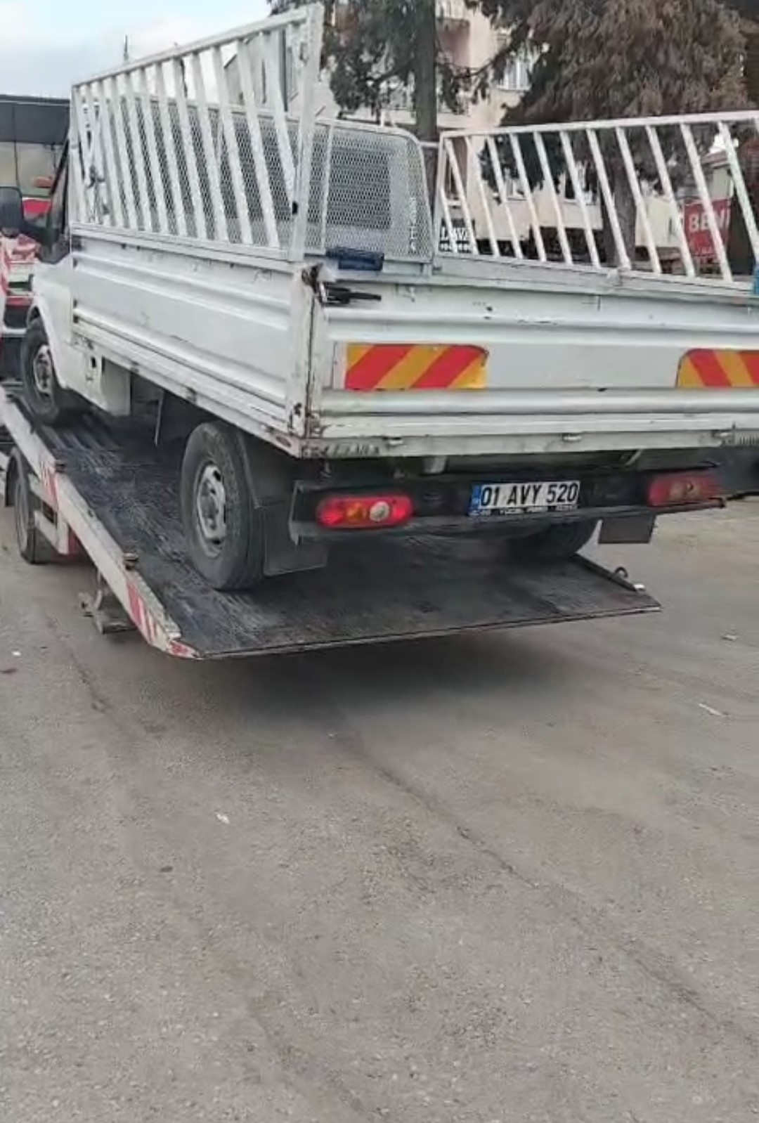 ters-yone-girip-kadin-sofore-hakaret-etti-ehliyetsiz-cikti-43-bin-tl-ceza-kesildi