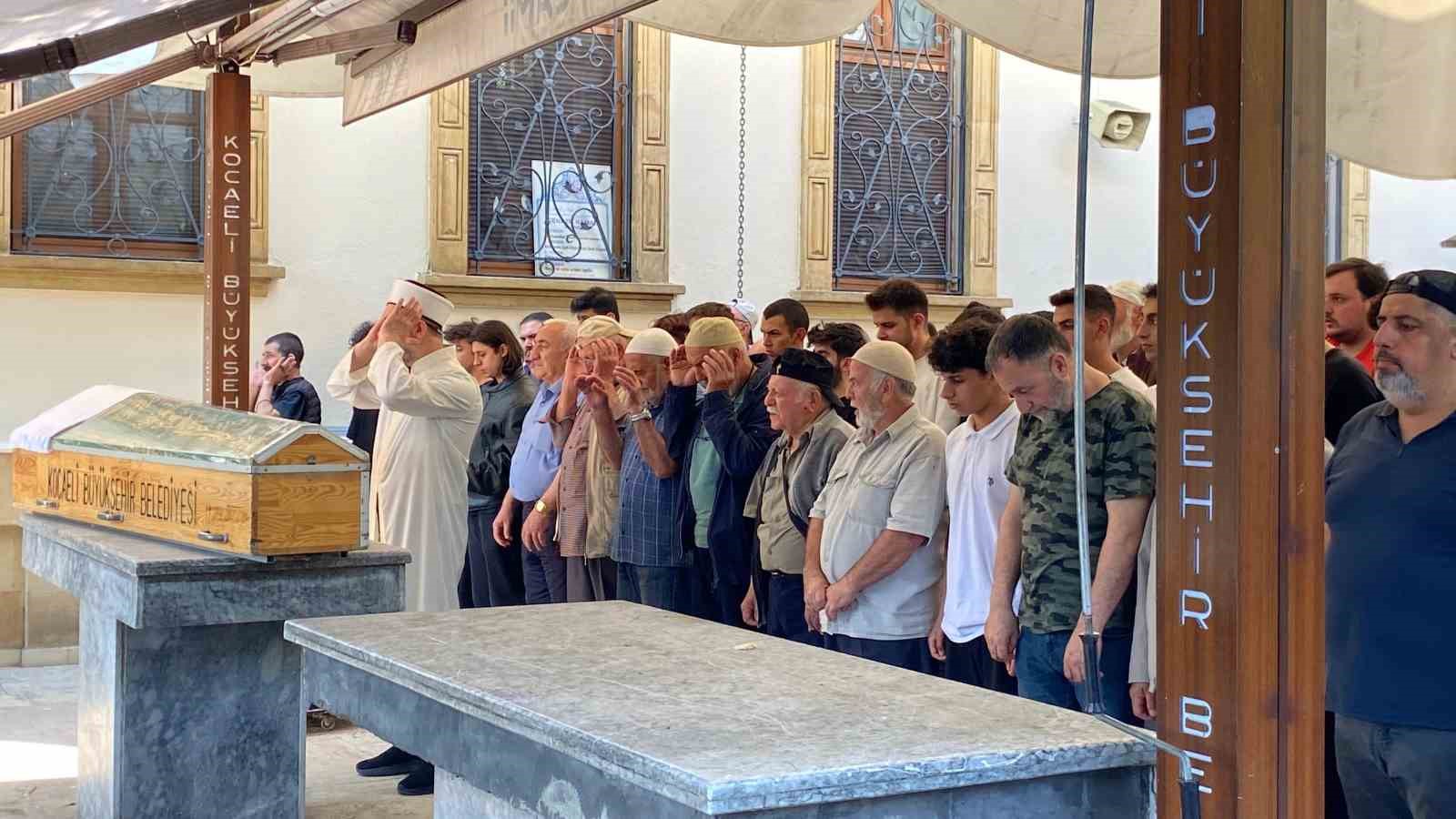 tirin-altinda-kalarak-hayatini-kaybeden-genc-motosikletci-son-yolculuguna-ugurlandi