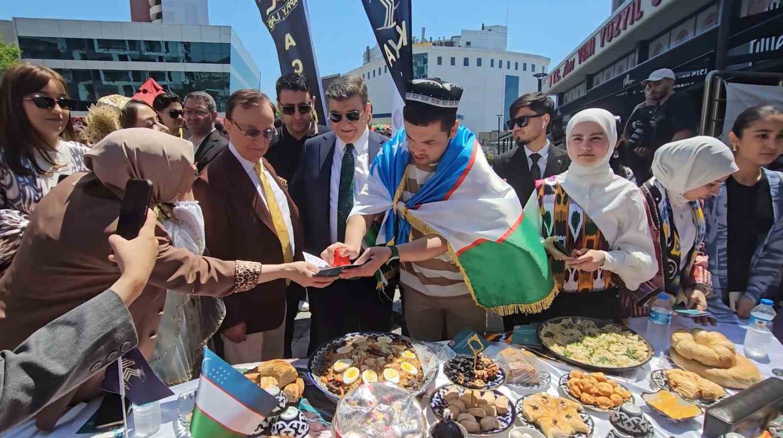 uluslararasi-kultur-festivali-renkli-goruntulere-sahne-oldu