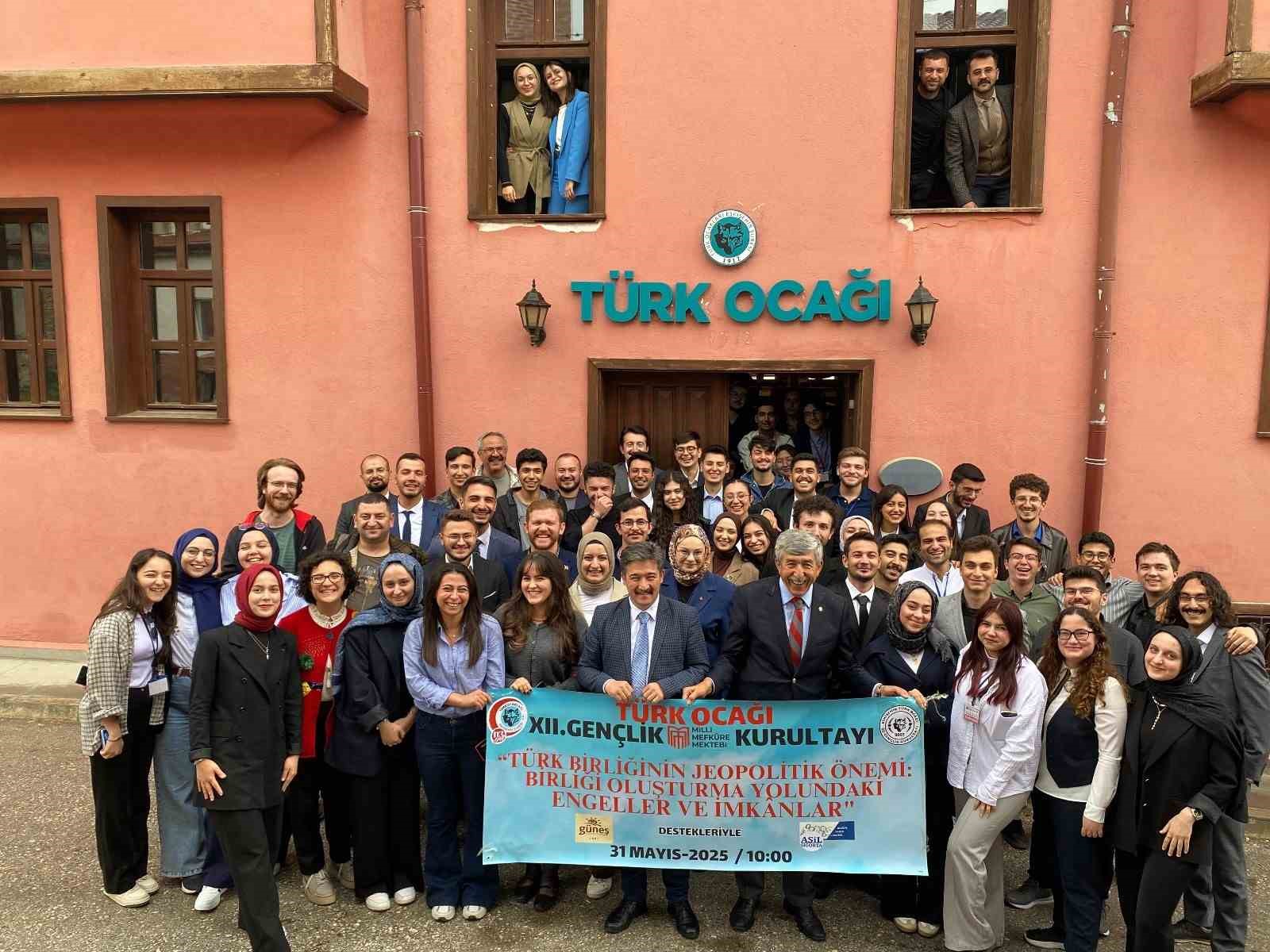 xii-genclik-kurultayi-sonuc-beyannamesi-ilan-edildi