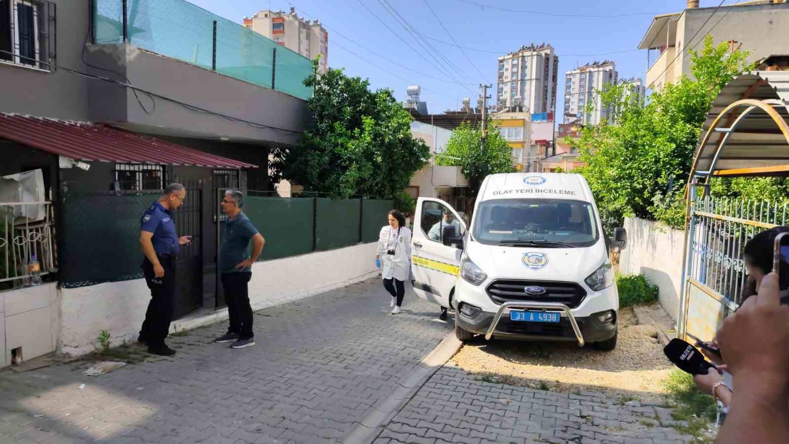 aci-olay-anne-ve-oglu-kanlar-icinde-bulundu-hastaneye-kaldirildi