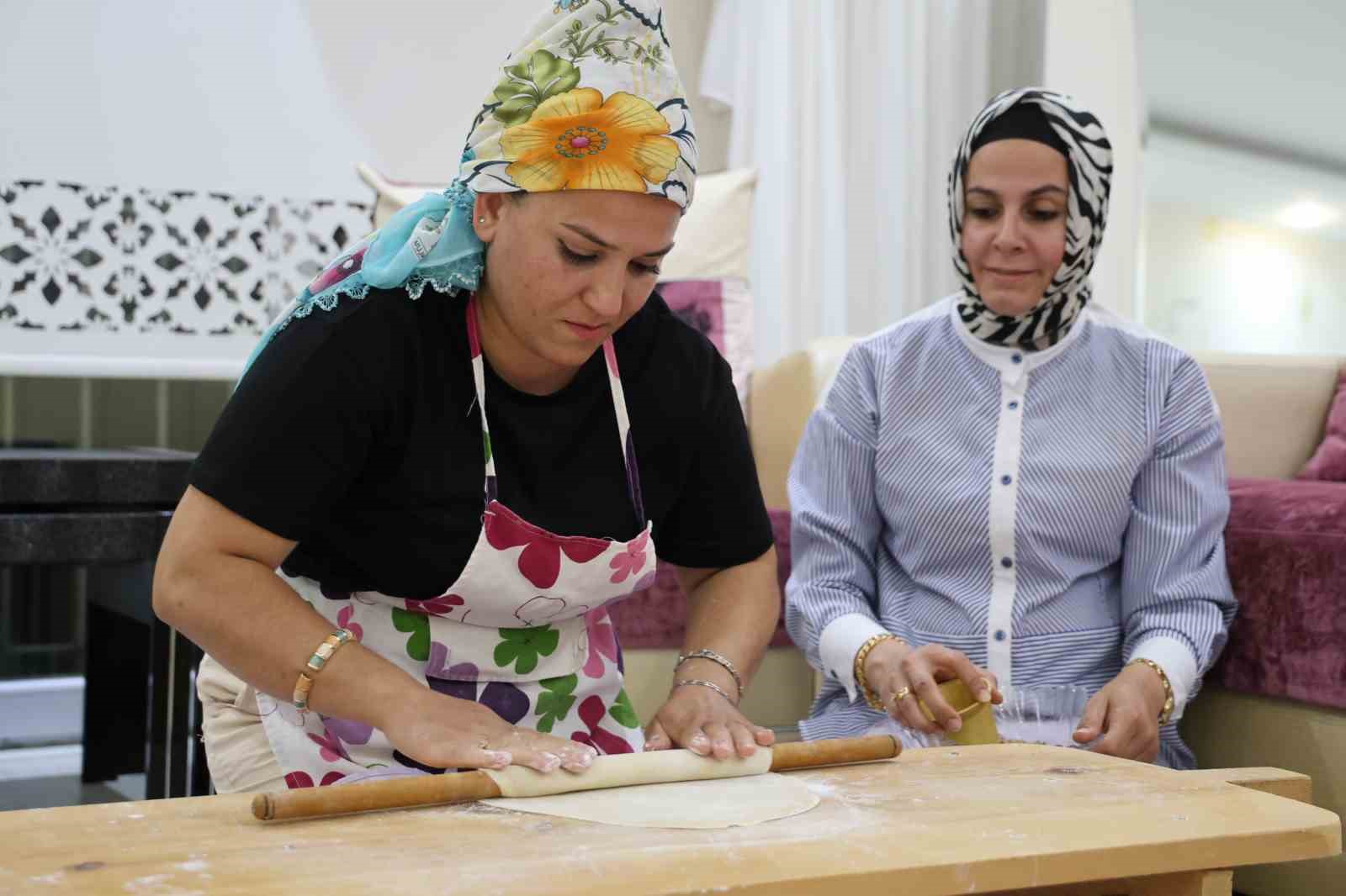 adanali-kadinlarin-ev-baklavasi-mesaisi
