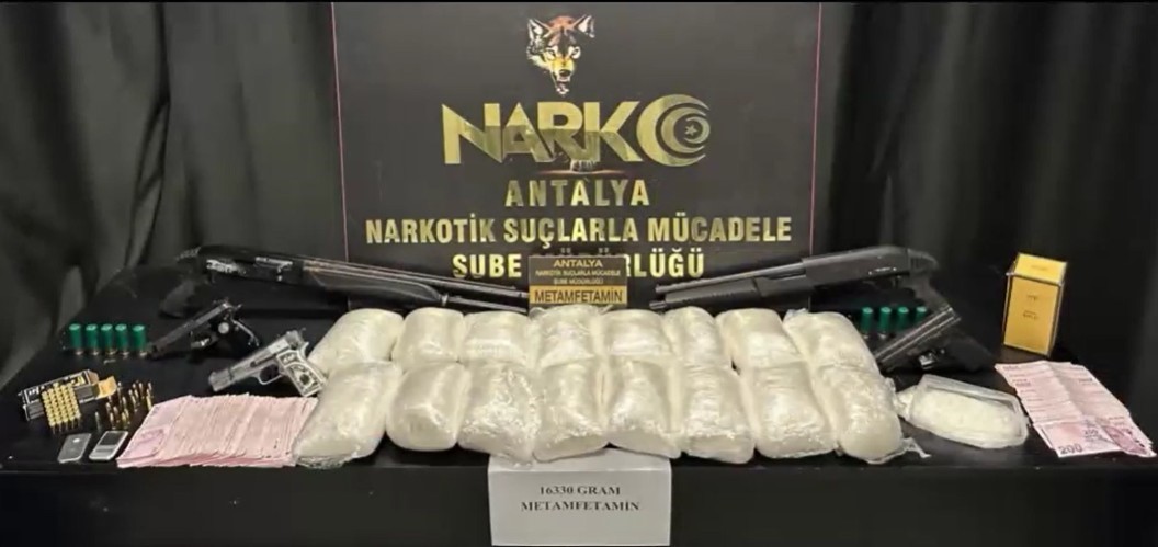 antalya-emniyeti-zehir-tacirlerine-gecit-vermedi-16-kilo-uyusturucu-ve-5-silah-ele-gecirildi