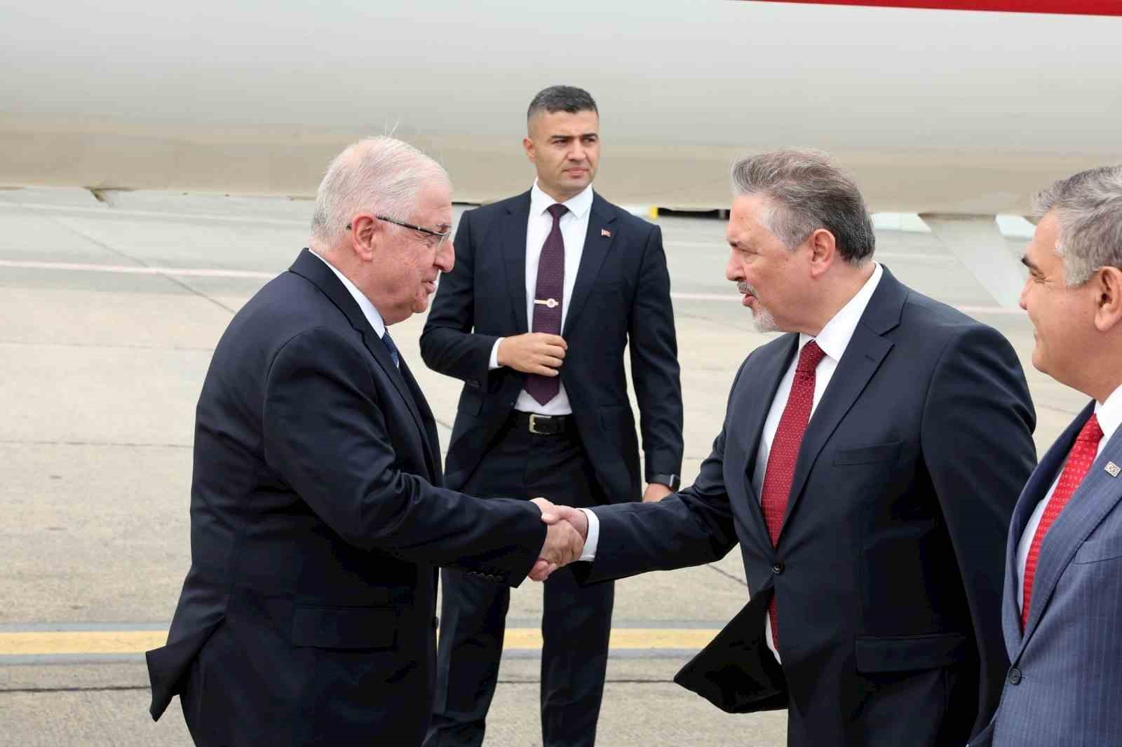 bakan-guler-brukseldeki-nato-karargahini-ziyaret-etti