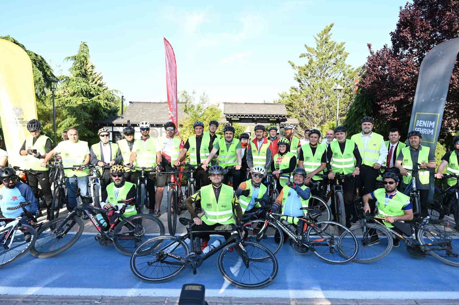 baskan-altay-dunya-bisiklet-gununde-bisikletseverlerle-pedal-cevirdi