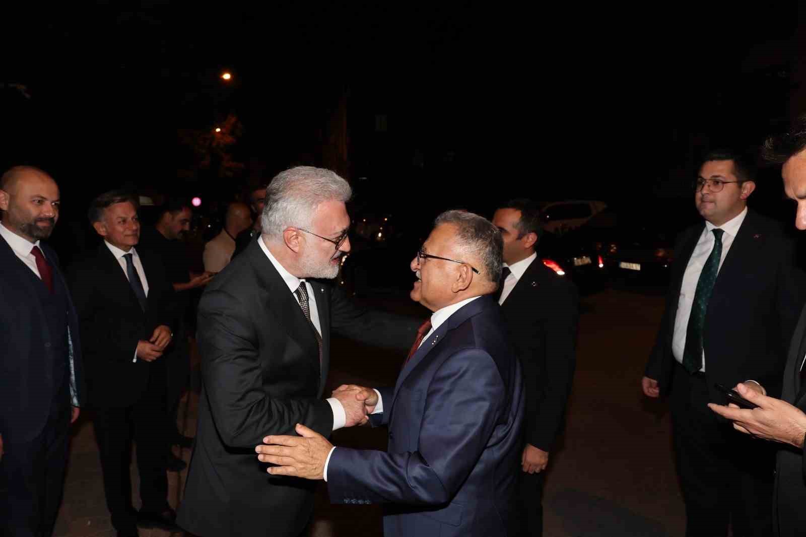 buyukkilic-memleketimiz-icin-yapilan-her-turlu-hizmette-sadece-elimizi-degil-govdemizi-tasin-altina-koymaya-haziriz
