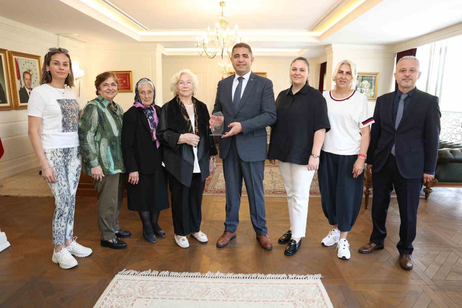 devlet-hastanesine-8-ritim-kolter-cihazi-bagisladi