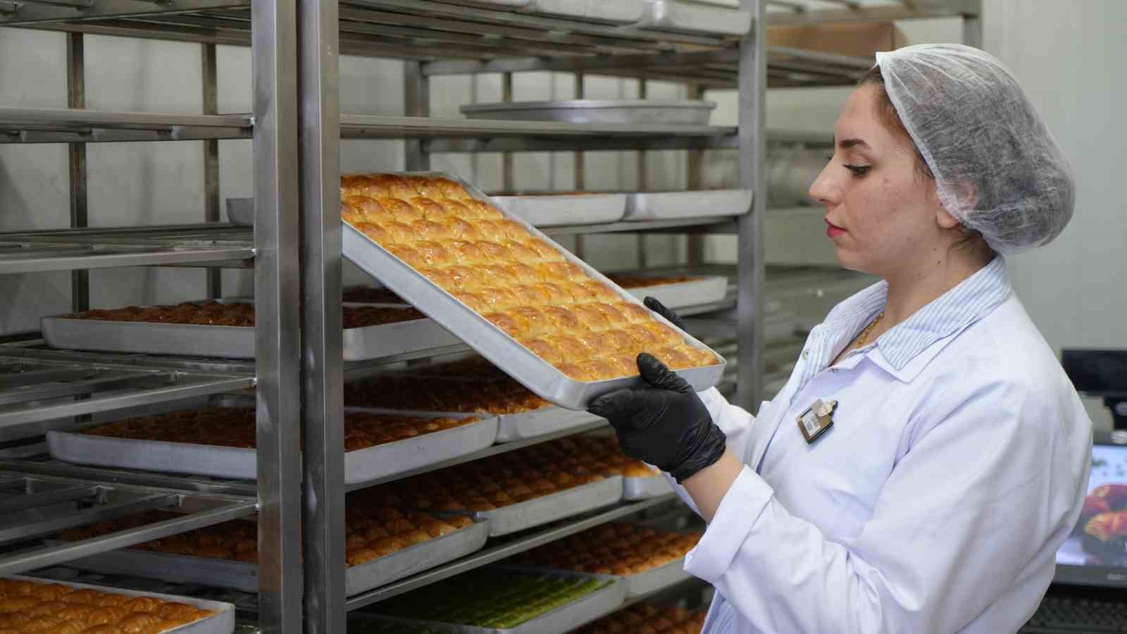 gaziantepte-baklavacilarin-bayram-mesaisi-basladi