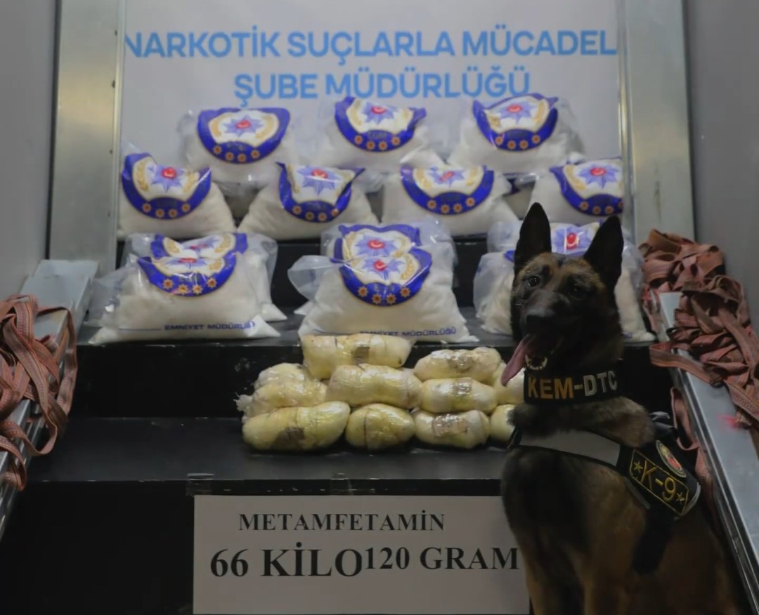 hakkaride-bir-tirda-66-kilo-120-gram-metamfetamin-ele-gecirildi