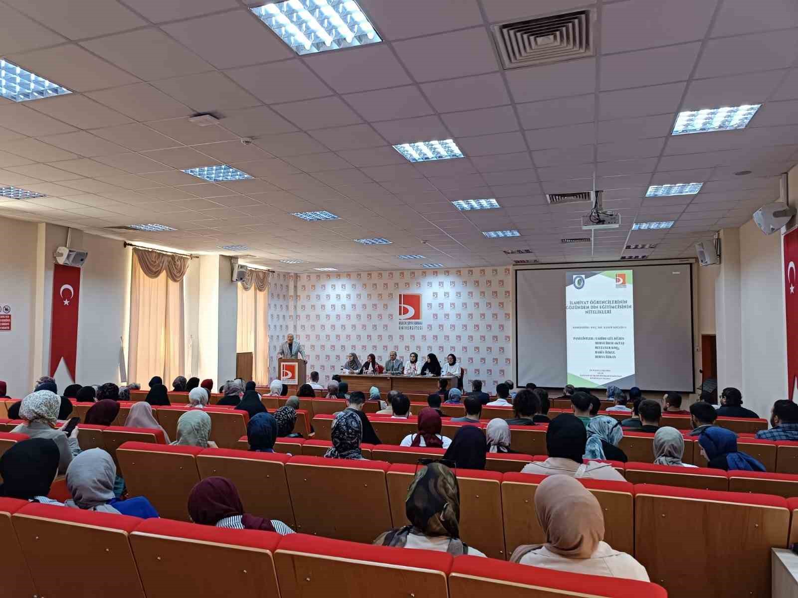 ilahiyat-fakultesinde-din-egitimcisinin-nitelikleri-paneli-duzenlendi