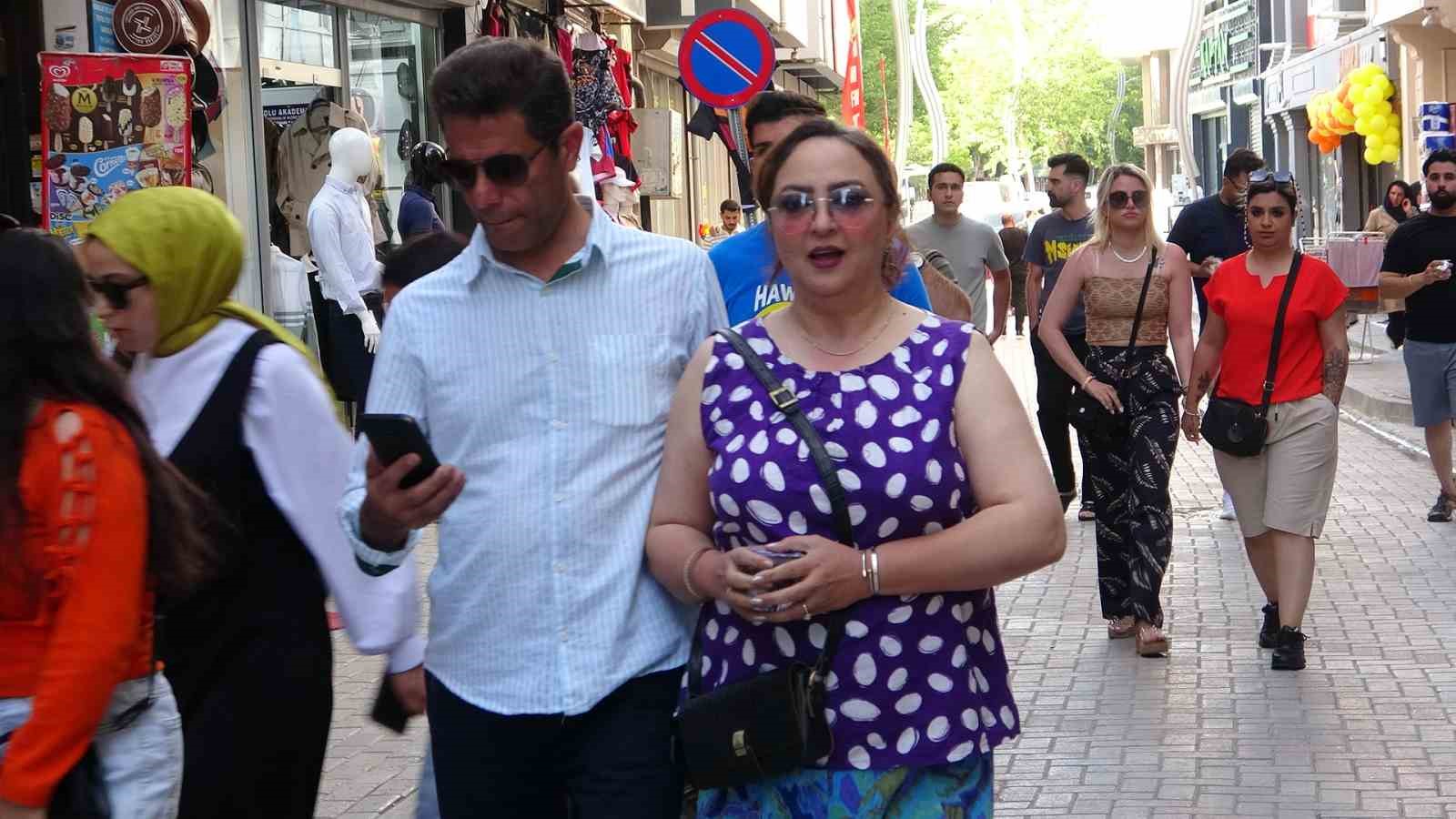 iranli-turistler-van-esnafina-cifte-bayram-yasatti