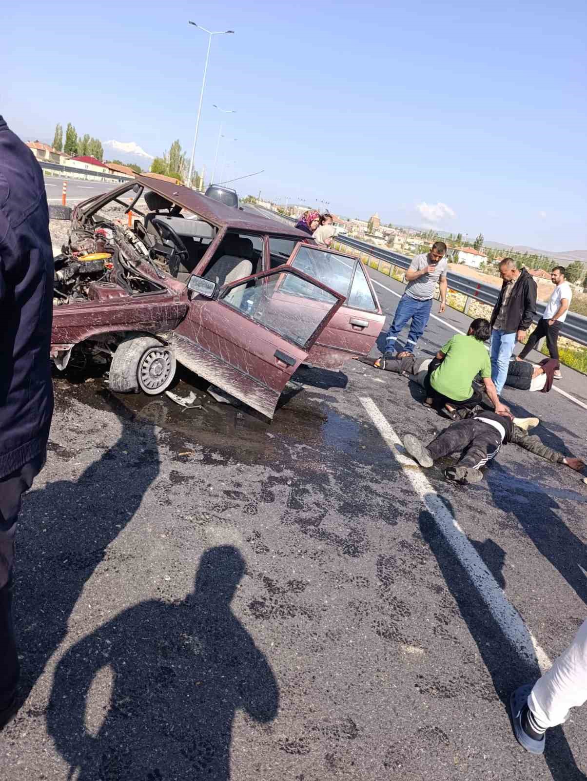kayseride-trafik-kazasi-3-kisi-yaralandi