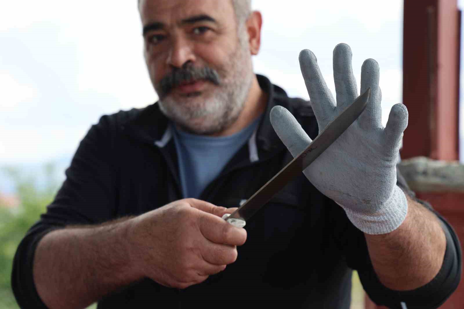 kurban-bayraminda-acemi-kasaplara-mujde-kesilmez-eldivenle-yaralanmalara-son