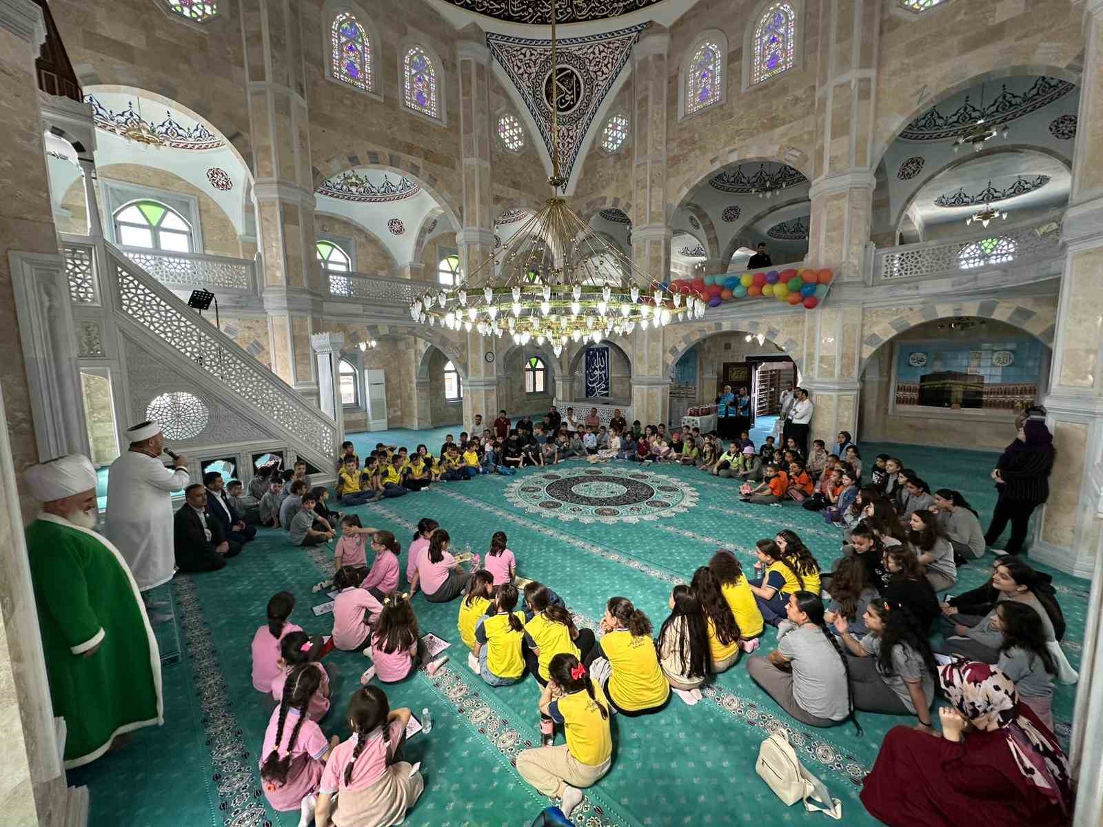 ogrenciler-cedes-yil-sonu-kultur-senliginde-bulustu