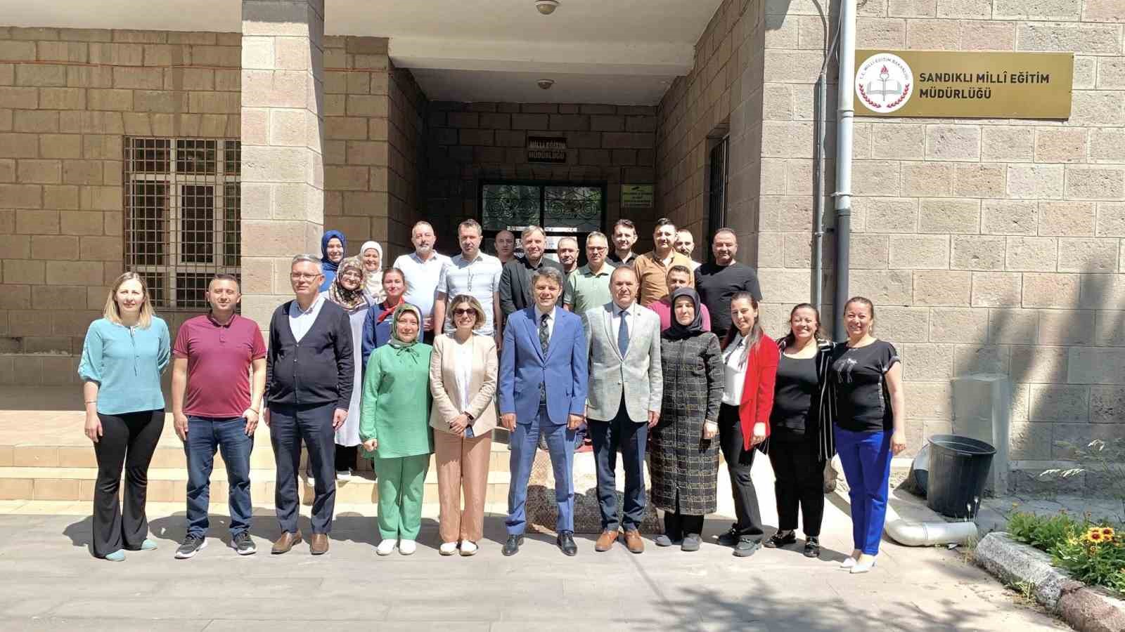 sandikli-kaymakami-onder-cengelden-veda-ziyareti