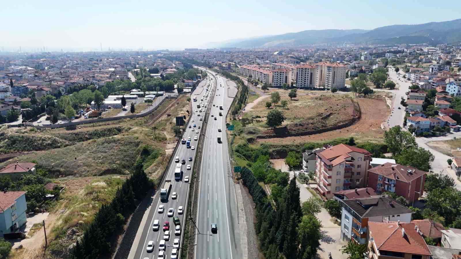 tatilciler-erkenden-yola-cikti-temde-zaman-zaman-kuyruk-olusuyor