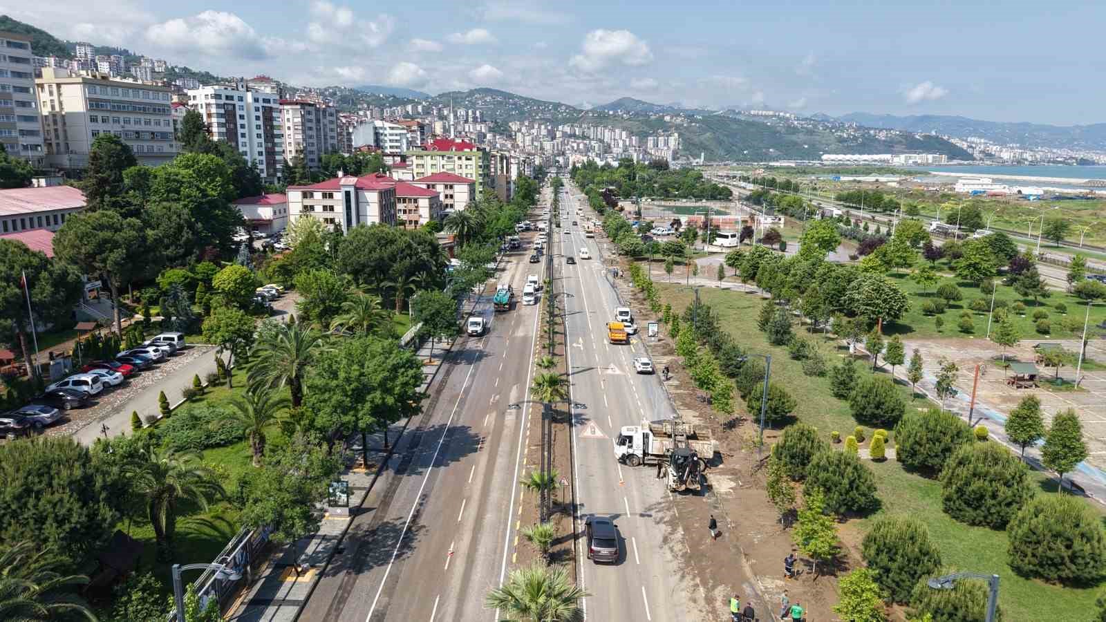 trabzonda-devlet-eski-sahil-yolu-buyuk-olcude-sel-sulari-ve-camurdan-temizlendi