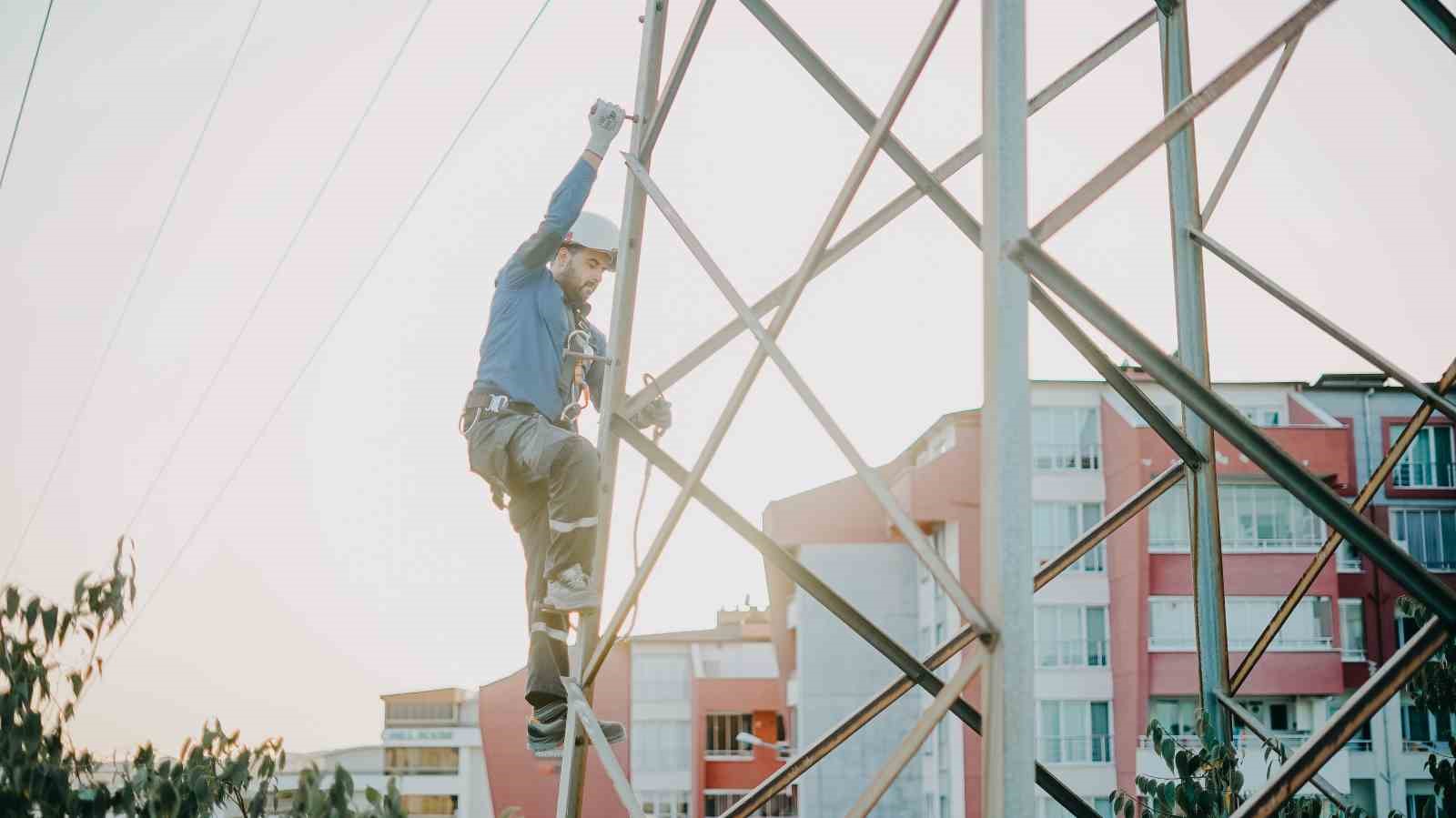 uedas-bayramda-kesintisiz-enerji-icin-7-24-sahada