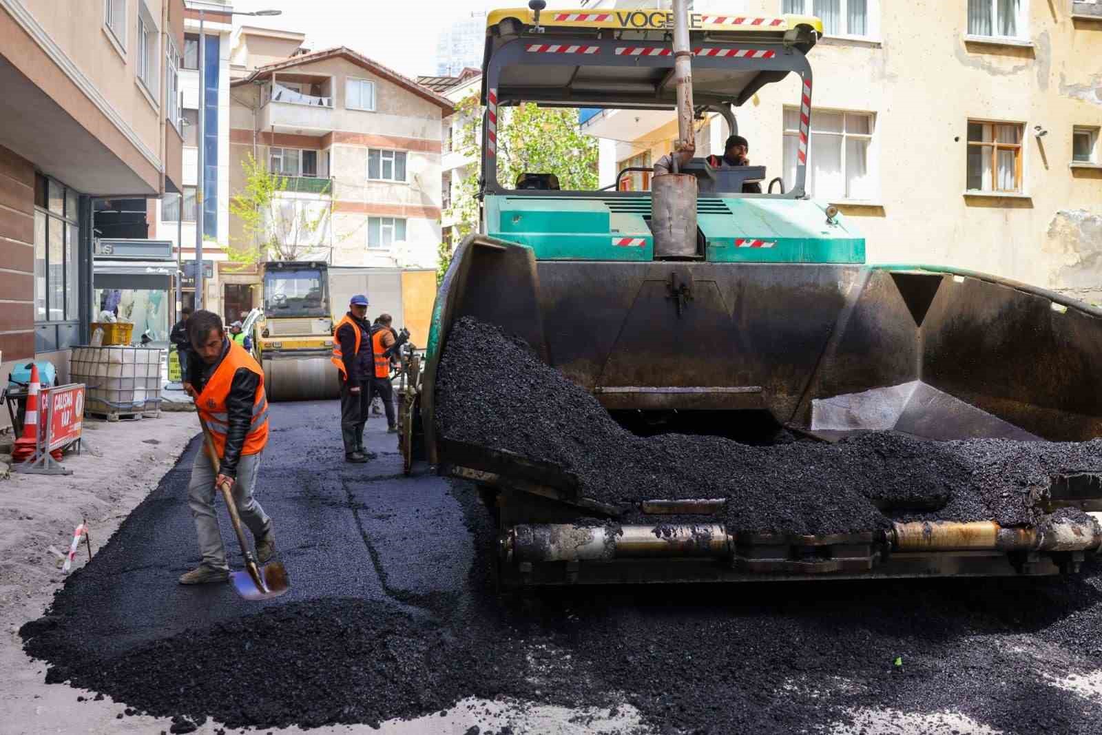 umraniye-belediyesinden-182-bin-ton-asfalt-serimi