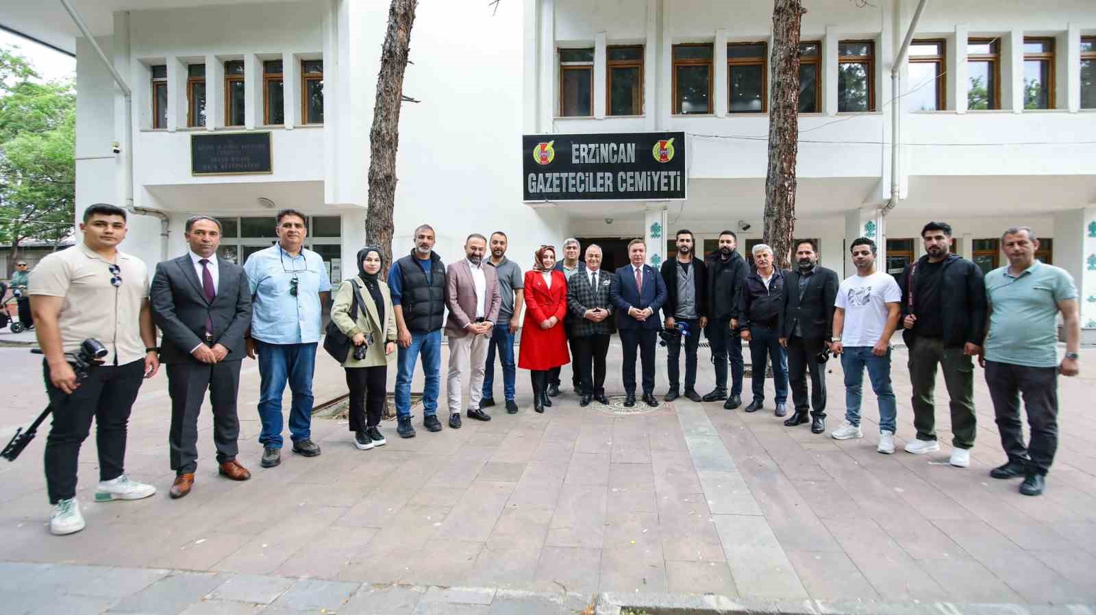 vali-aydogdu-egcde-gazetecilerle-bir-araya-geldi