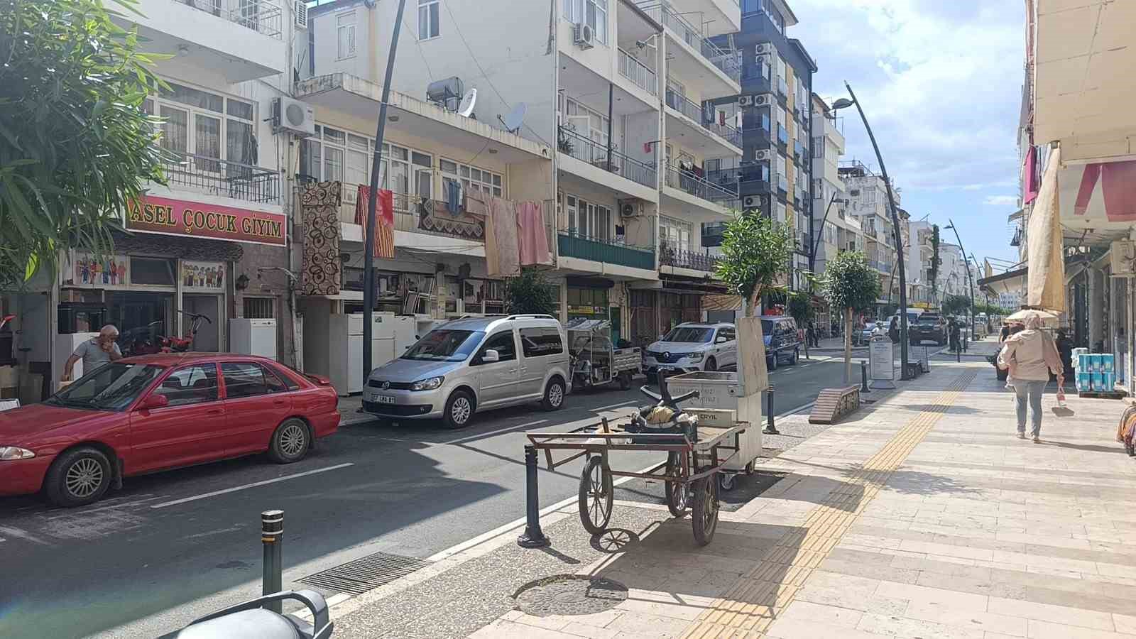 yola-firlayip-otomobile-yandan-carpan-3-yasindaki-cocuk-yaralandi