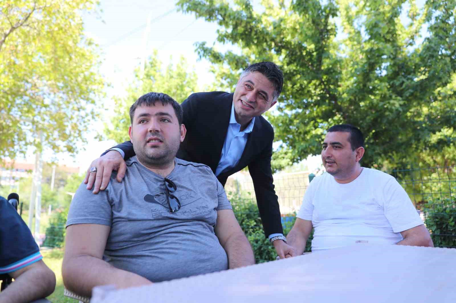 aliagada-protokol-ve-vatandaslar-bayramlasti