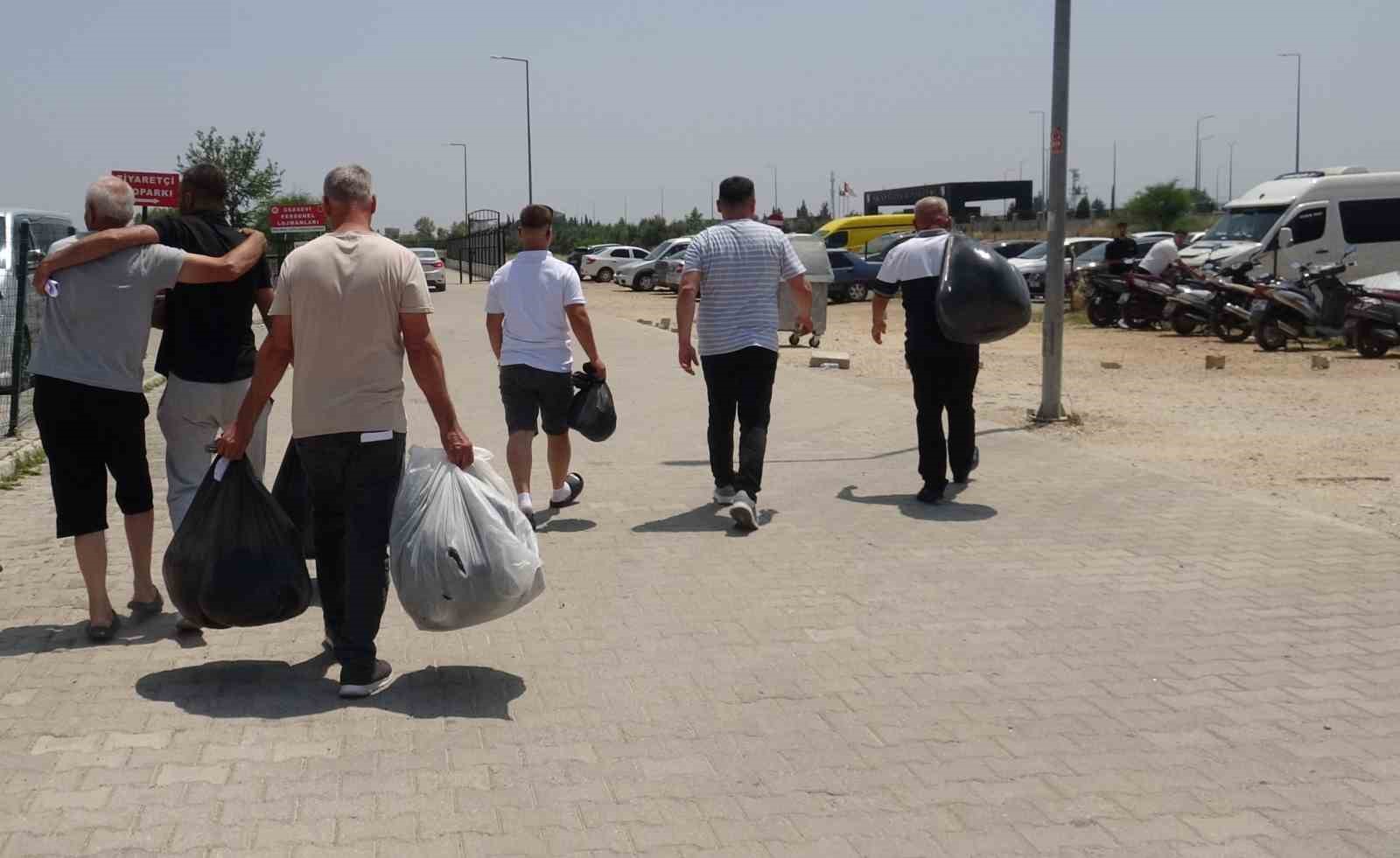 antalyada-infaz-duzenlemesiyle-tahliyeler-basladi-bayram-sevinci-ikiye-katlandi