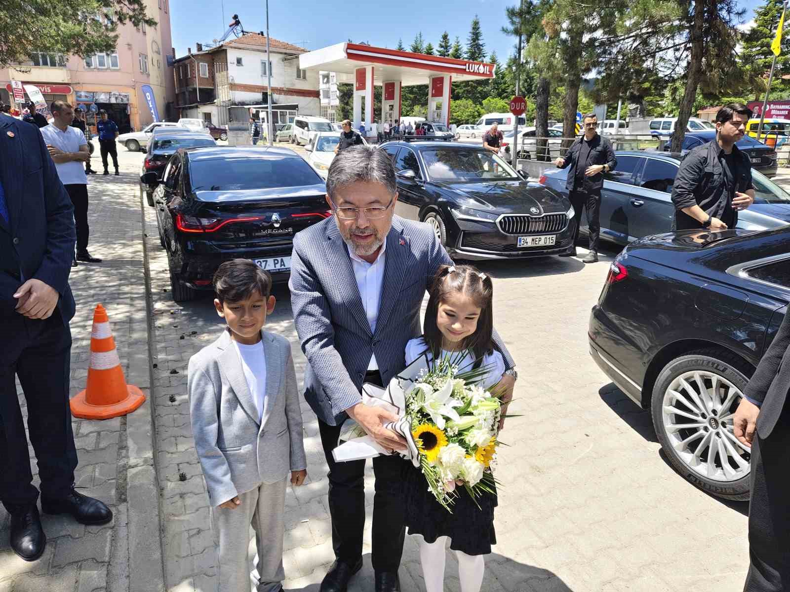 bakan-yumakli-turkiye-yuzyilini-insa-etmek-zorundayiz-baska-hicbir-sansimiz-yok