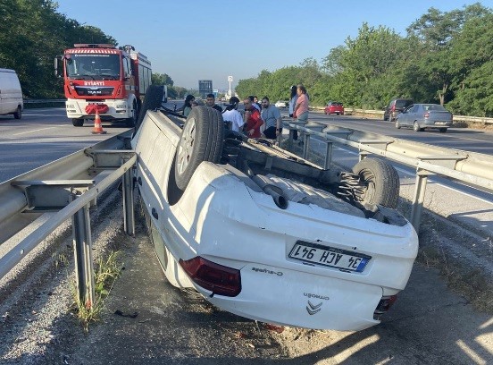 balikesir-bursa-kara-yolunda-trafik-kazasi-2-yarali