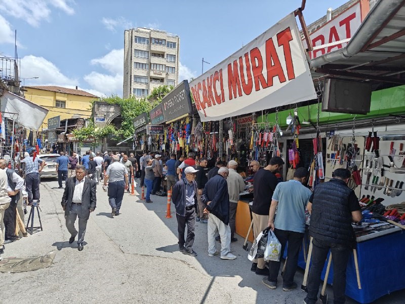 bicakcilarda-ve-baharatcilarda-bayram-yogunlugu