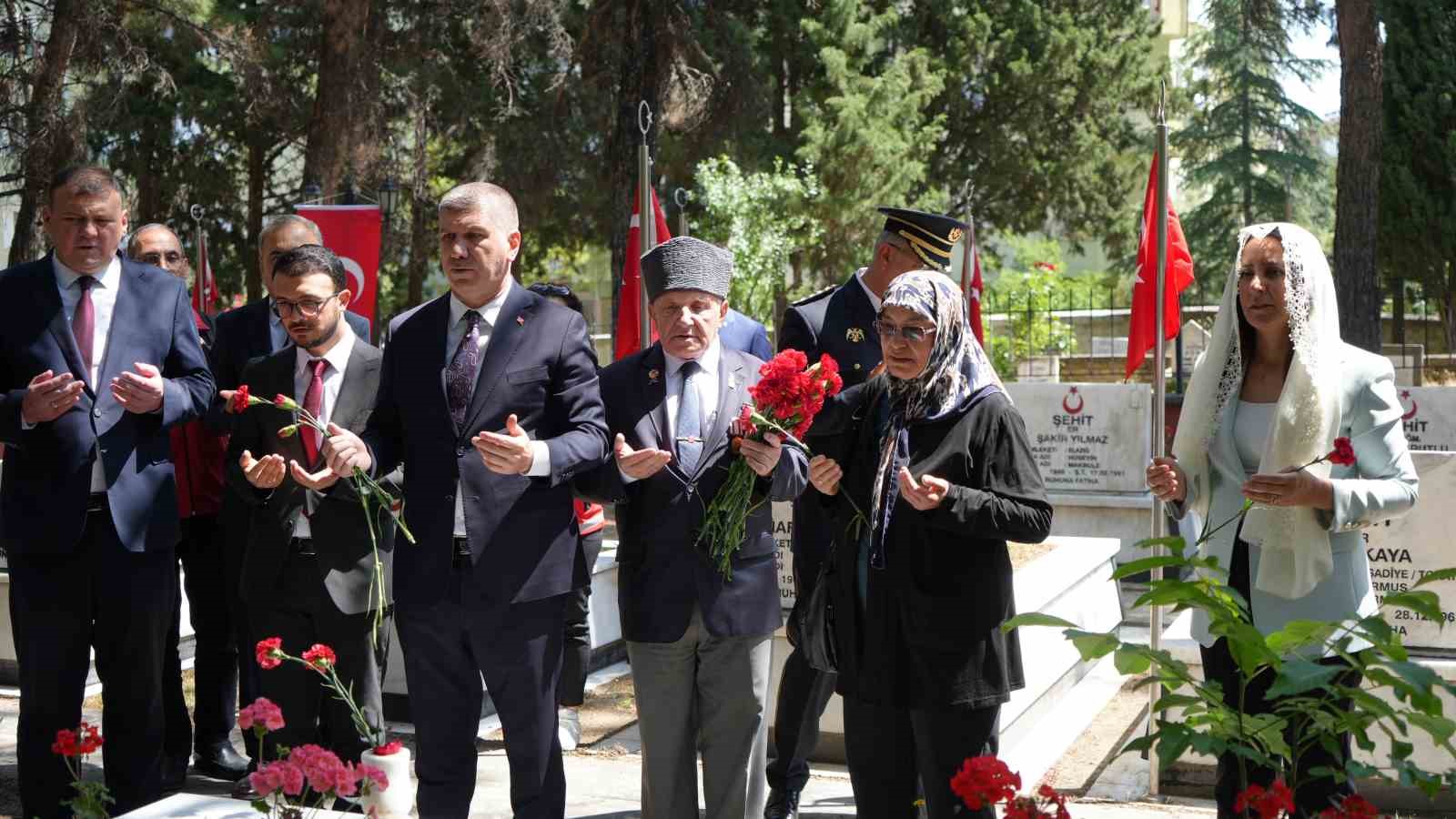 burdurda-protokol-sehitligi-ziyaret-etti