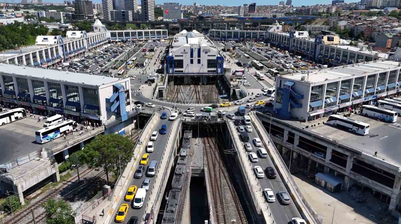 buyuk-istanbul-otogarindaki-bayram-yogunlugu-drone-kamerasinda
