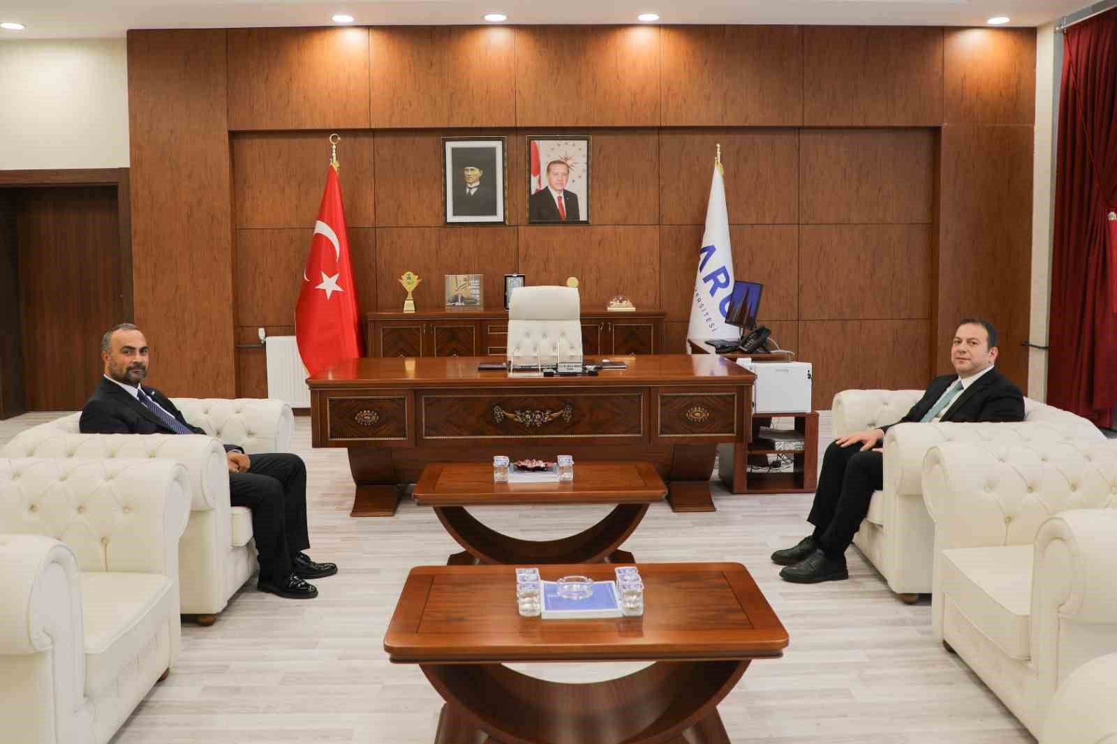 garnizon-komutani-sahinden-rektor-akkayaya-ziyaret
