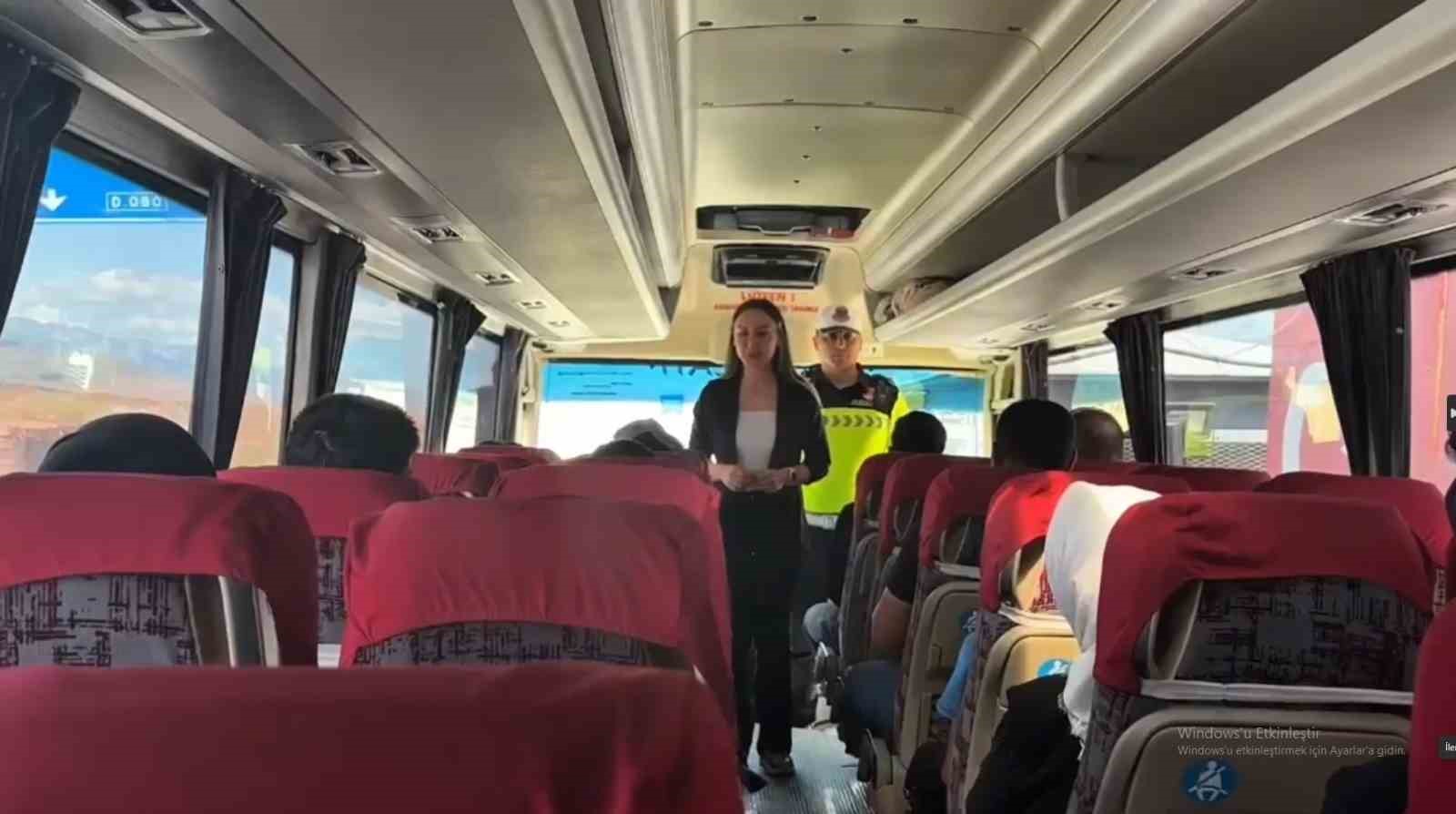 igdirda-kurban-bayrami-oncesi-yolcu-otobuslerinde-trafik-denetimi-yapildi