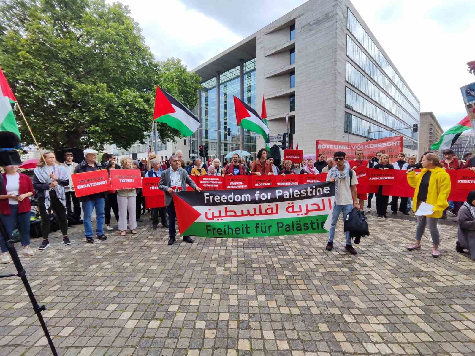 israil-disisleri-bakani-saara-almanyada-gazze-protestosu