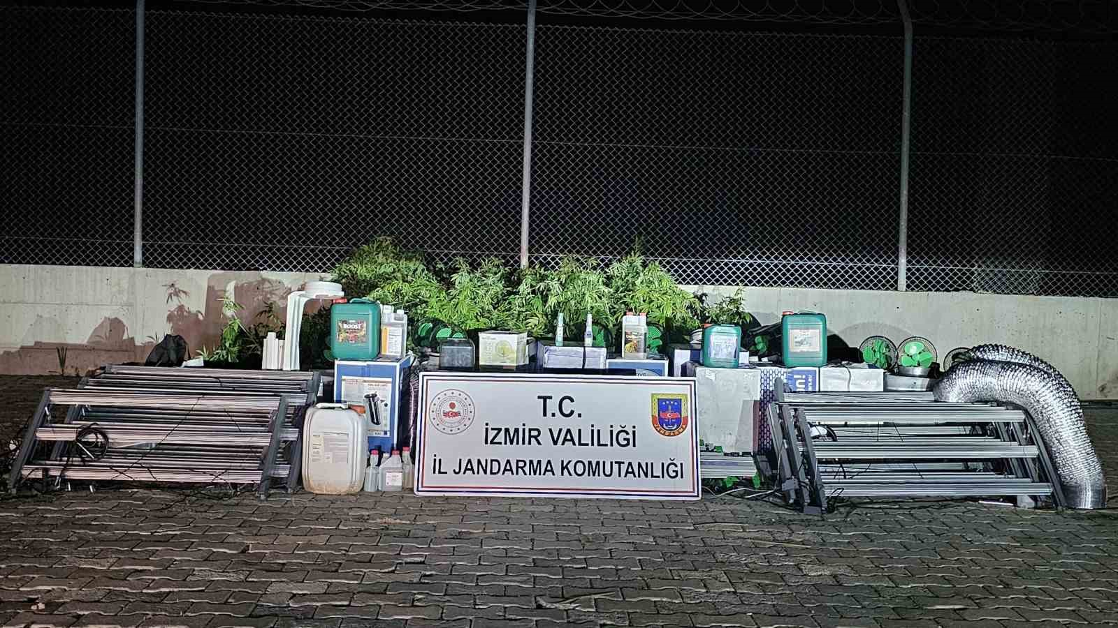 izmirde-skunk-operasyonu-183-kok-ele-gecirildi