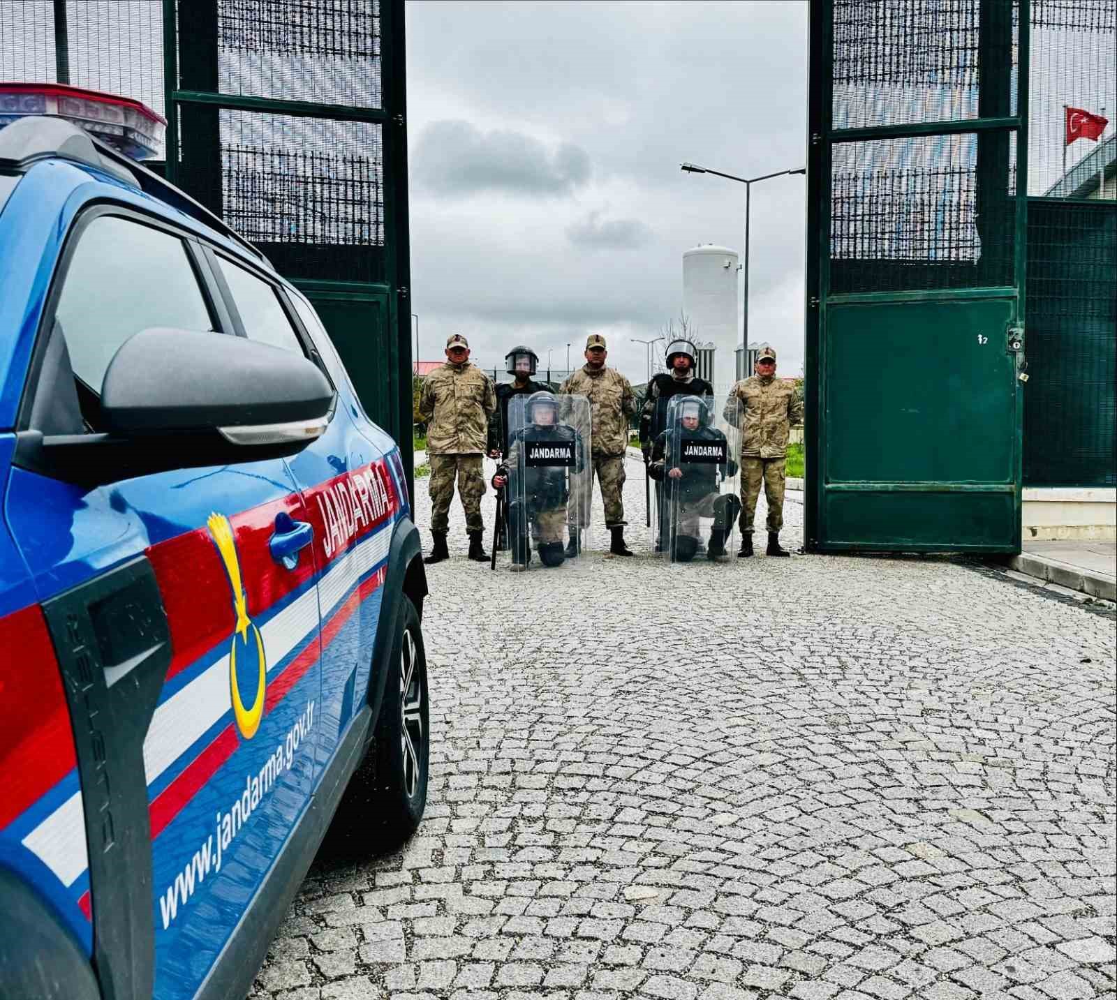 jandarma-ekiplerince-53-duzensiz-gocmen-yakalandi