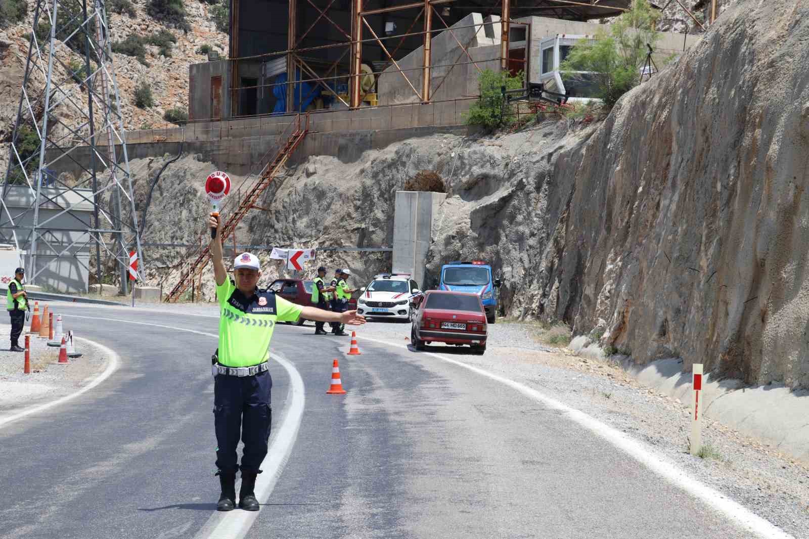 karamanda-jandarma-ekiplerinden-bayram-denetimi
