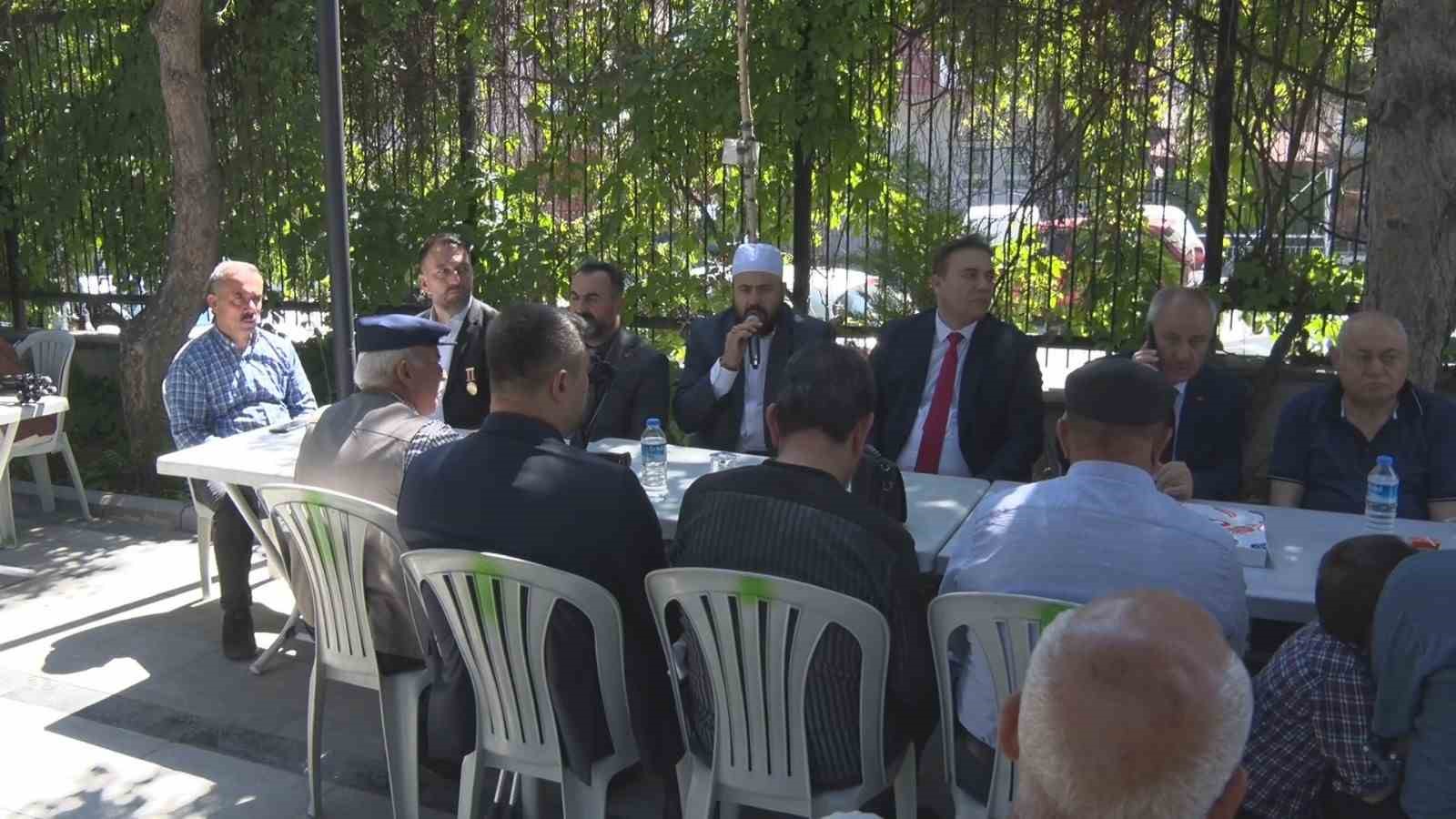 kurban-bayrami-arifesinde-sehit-yakinlarindan-kabir-ziyareti