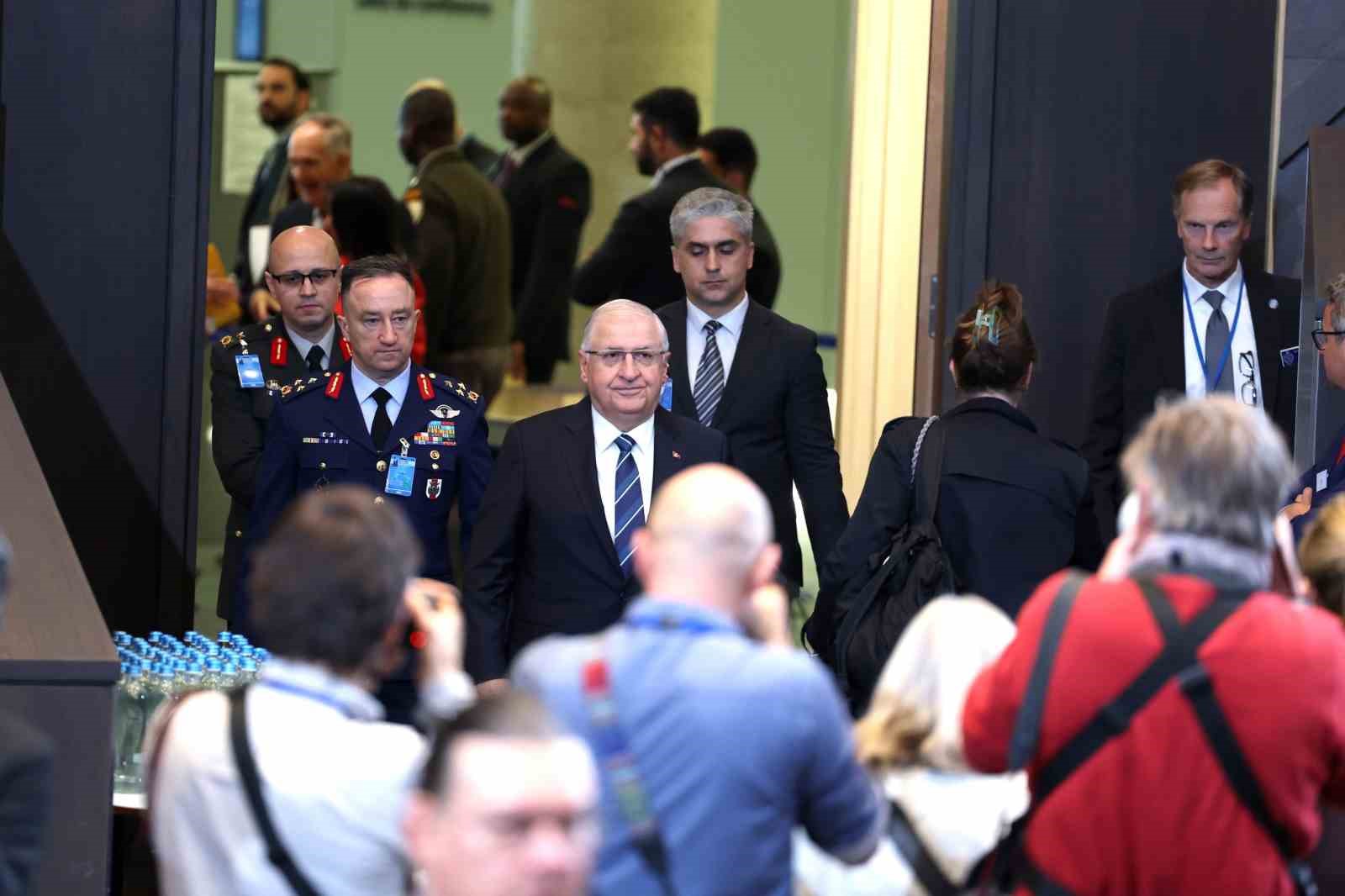 milli-savunma-bakani-guler-nato-savunma-bakanlari-toplantisina-katildi