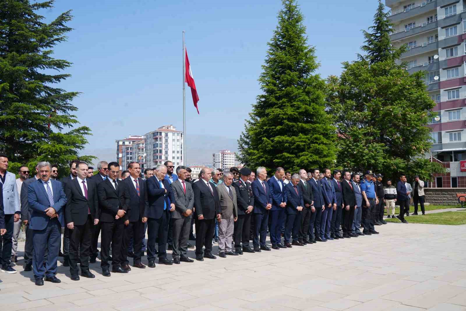 nigdede-kurban-arifesinde-sehitlik-ziyaret-edildi