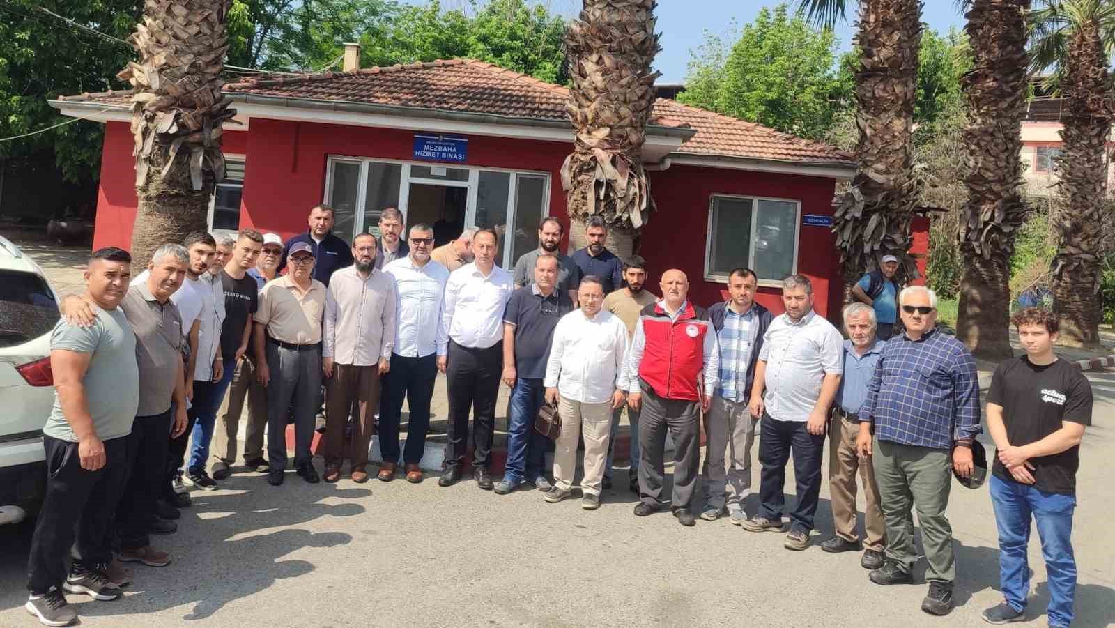salihlide-kurban-kesimini-uygulamali-ogrendiler