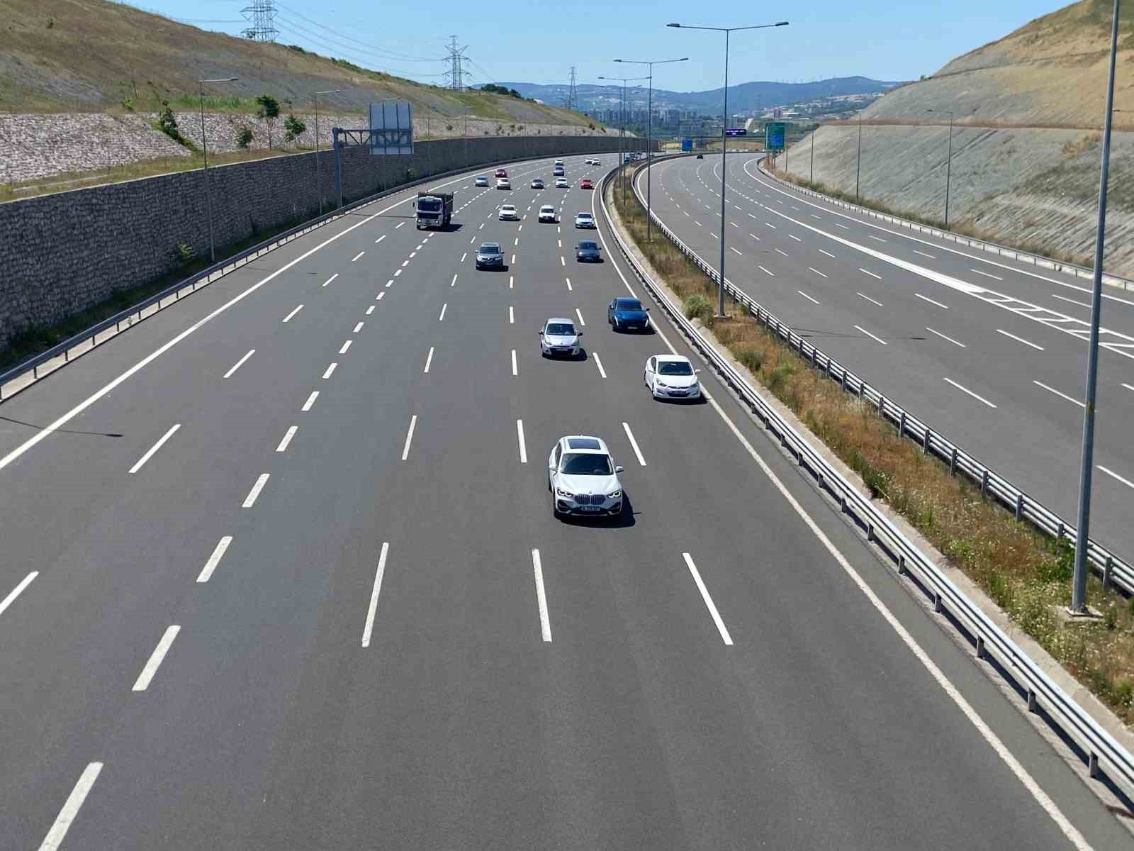 tatilciler-yolda-kocaeli-gecisinde-yogunluk-yok