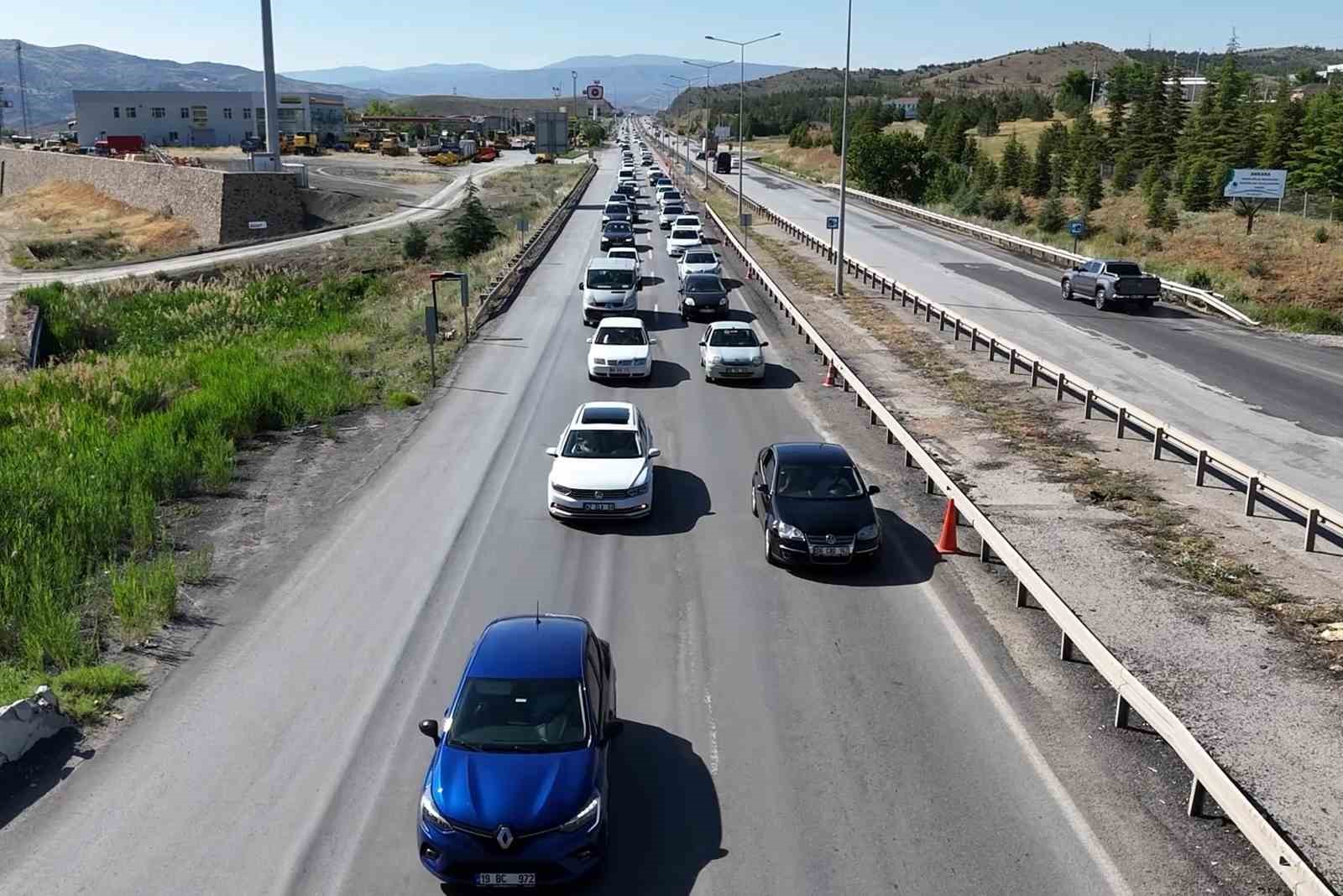 tatilcilerin-bayram-yolcugu-suruyor-43-ilin-gecis-guzergahinda-yogun-trafik