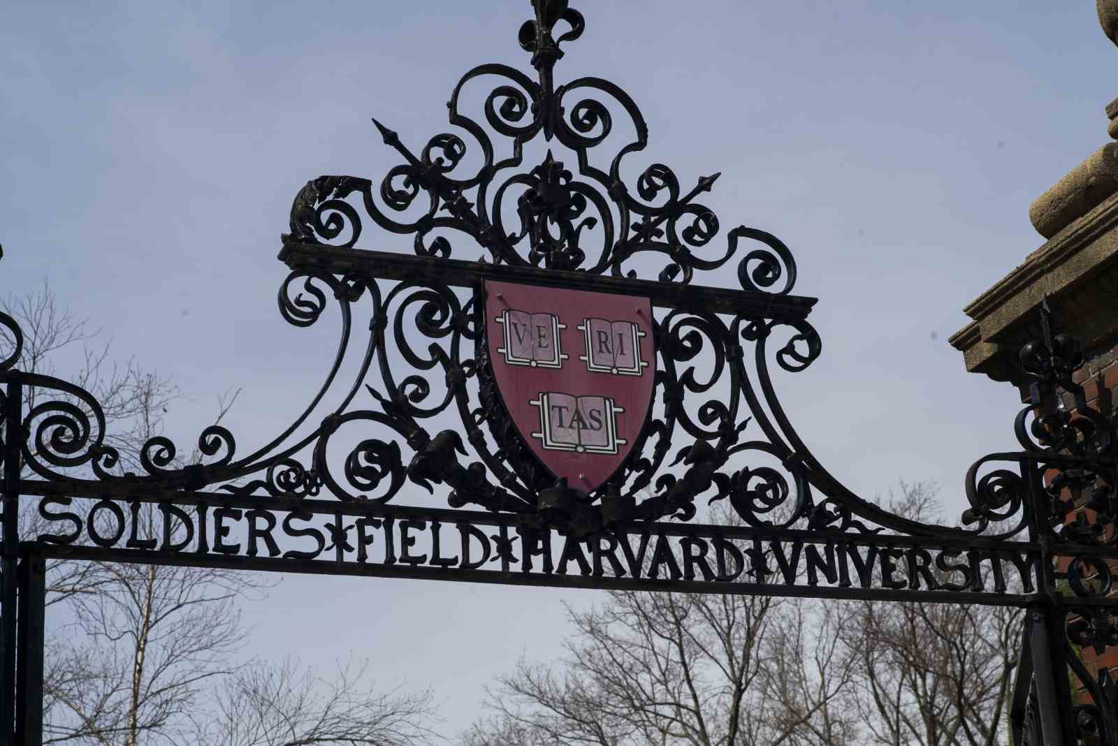 trumptan-harvarda-gelmeyi-planlayan-yeni-yabanci-ogrencilere-vize-yasagi