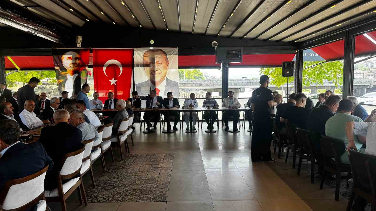 alaplida-kurban-bayrami-icin-bayramlasma-toreni-duzenlendi