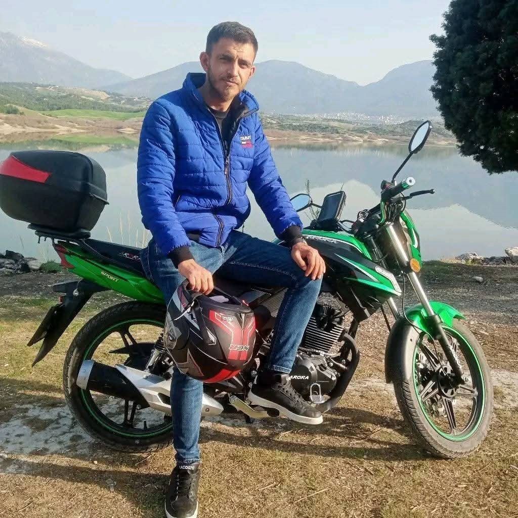 bariyerlere-carpan-genc-motosiklet-surucusu-hayatini-kaybetti